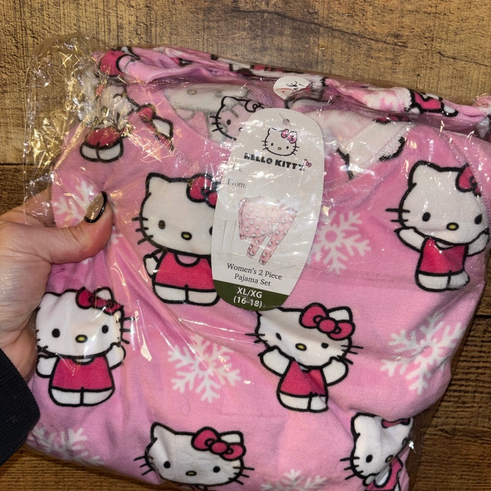 HELLO KITTY Fleece Pajamas - Picture 2 of 2